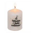 Stumpenkerze Wieder ein Jahr schöner 6x8 cm – Geschenkkerze in Kraftpapierverpackung